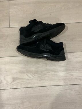 CHANEL Kids Black Velvet Logo Runner Sneakers